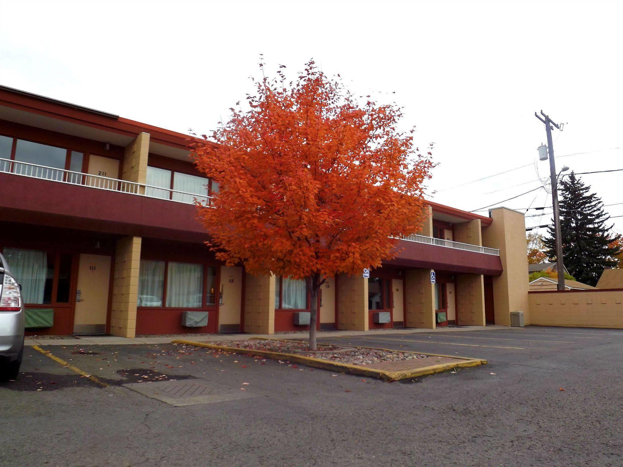 Travelodge By Wyndham Kalispell Exterior photo