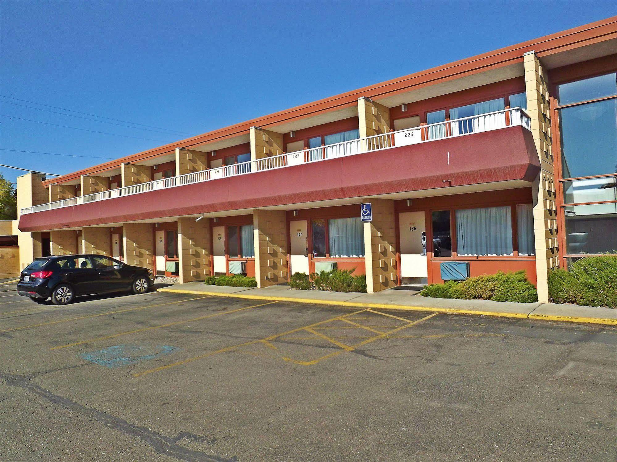 Travelodge By Wyndham Kalispell Exterior photo