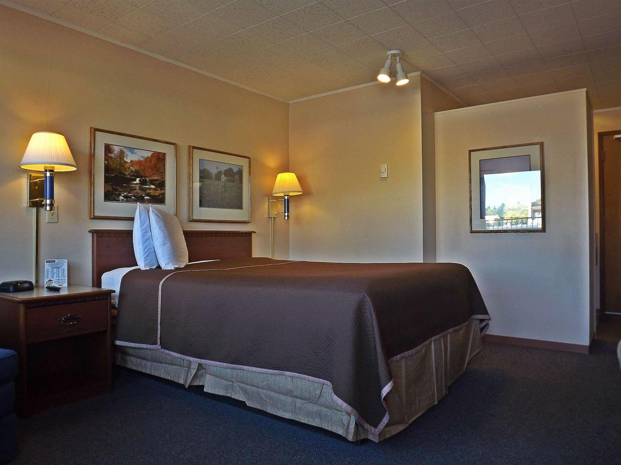 Travelodge By Wyndham Kalispell Exterior photo