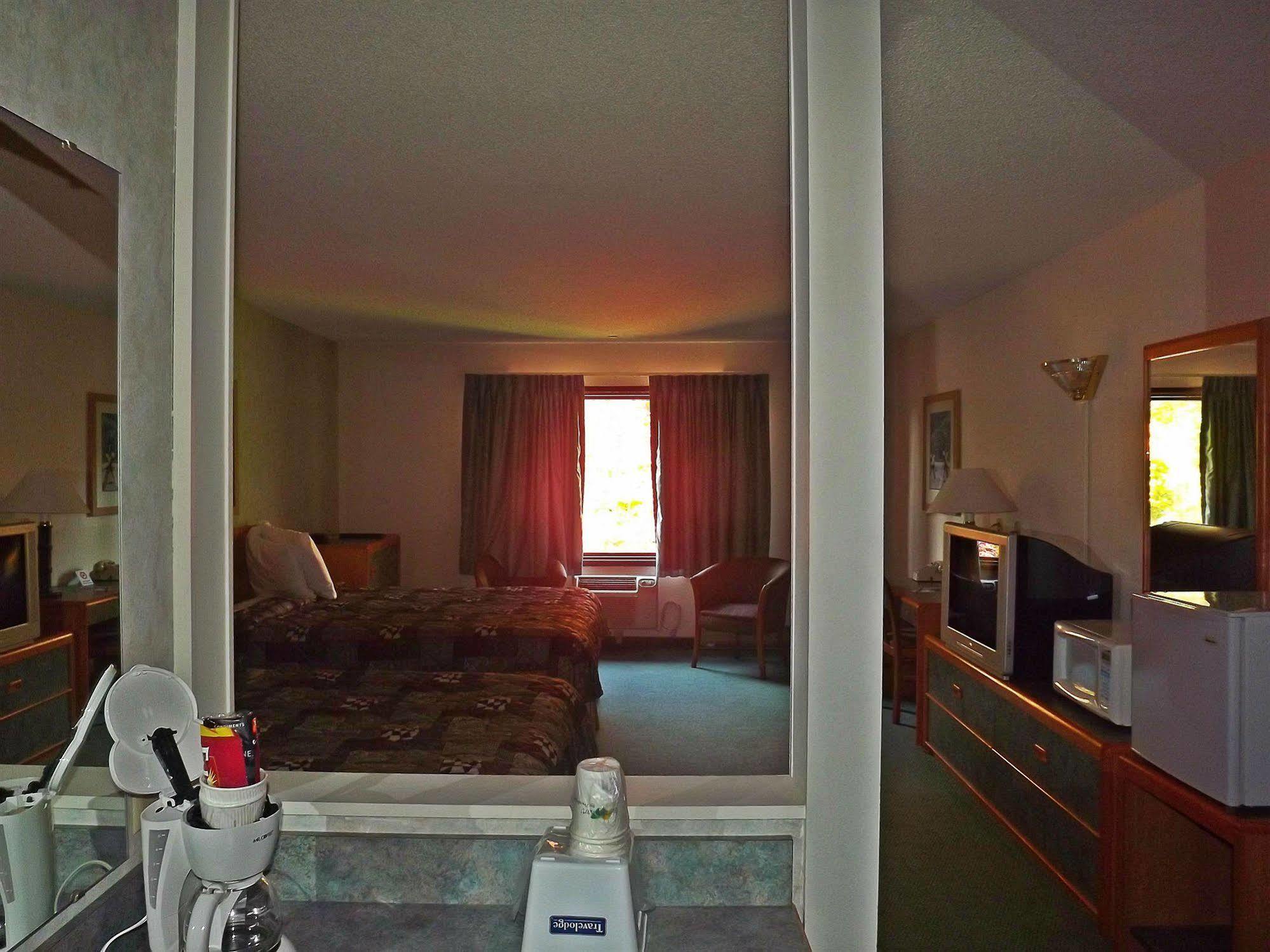 Travelodge By Wyndham Kalispell Exterior photo