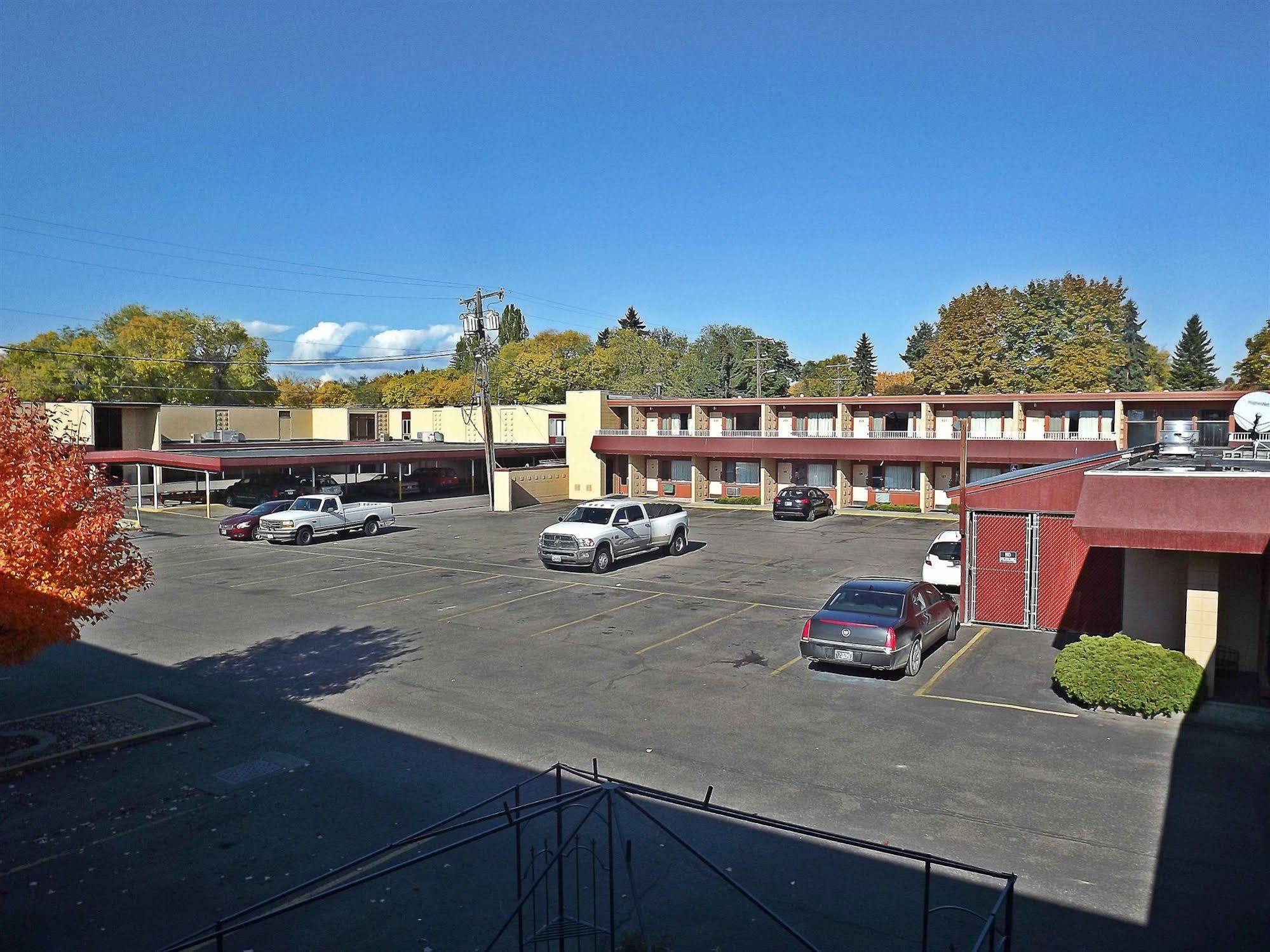 Travelodge By Wyndham Kalispell Exterior photo
