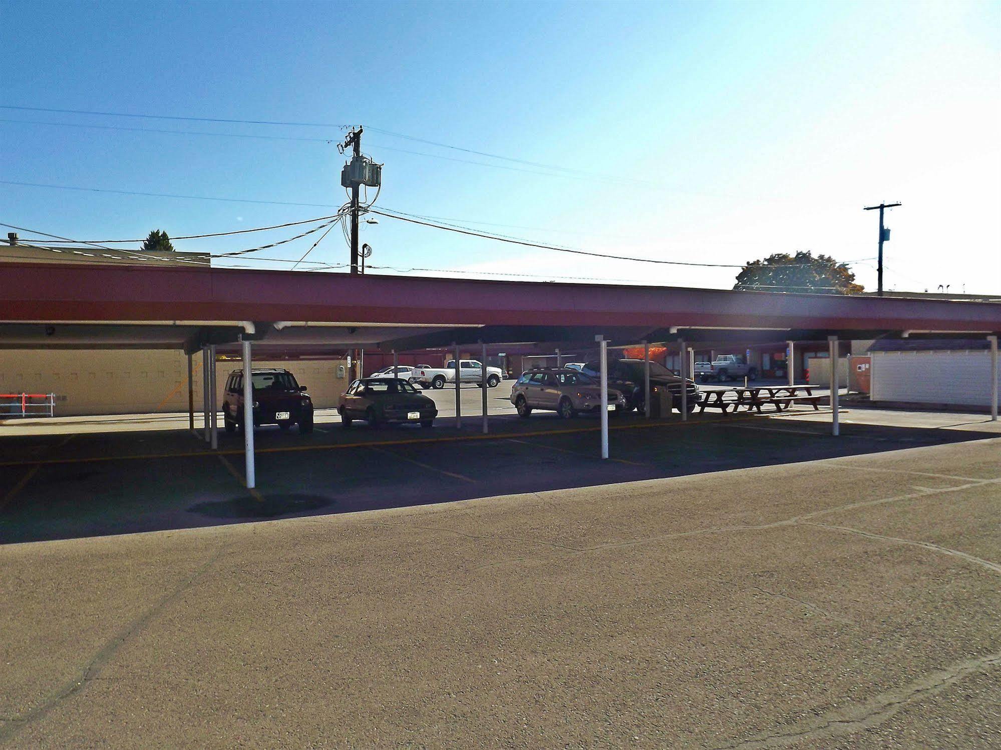 Travelodge By Wyndham Kalispell Exterior photo